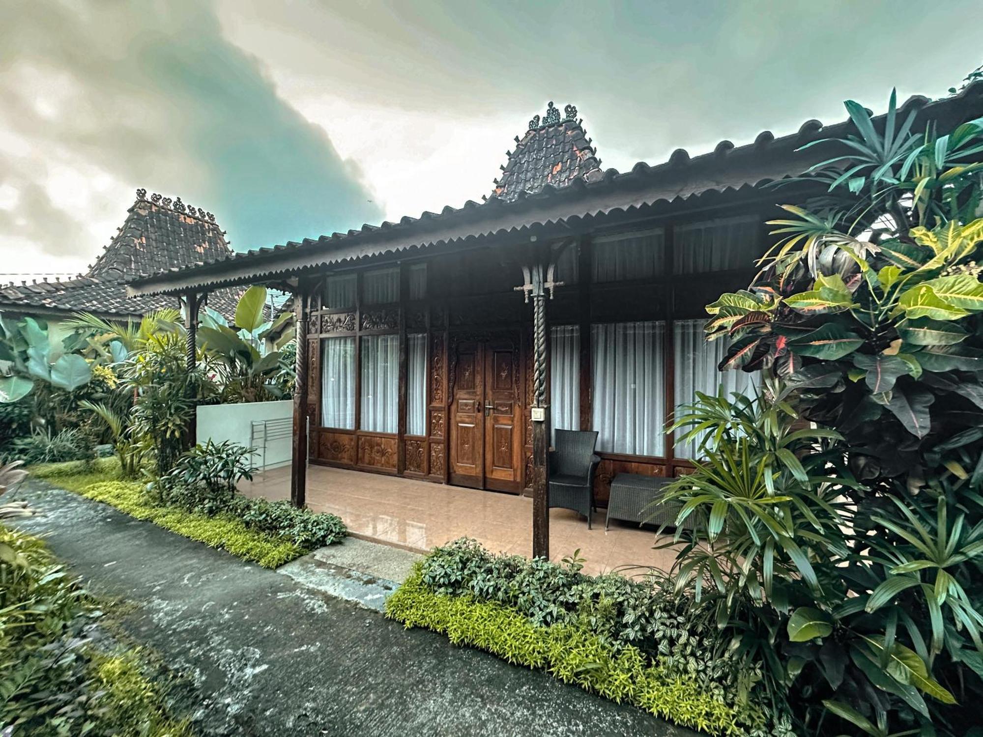 Pensão Kampoeng Joglo Abangan 3*